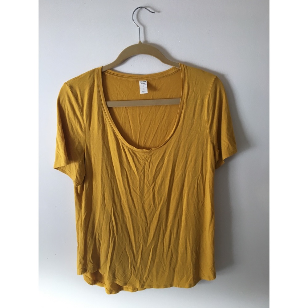 Scoop neck tee